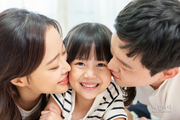 [매일아이] 엄마, 아빠와 놀면서 지능을 계발하기