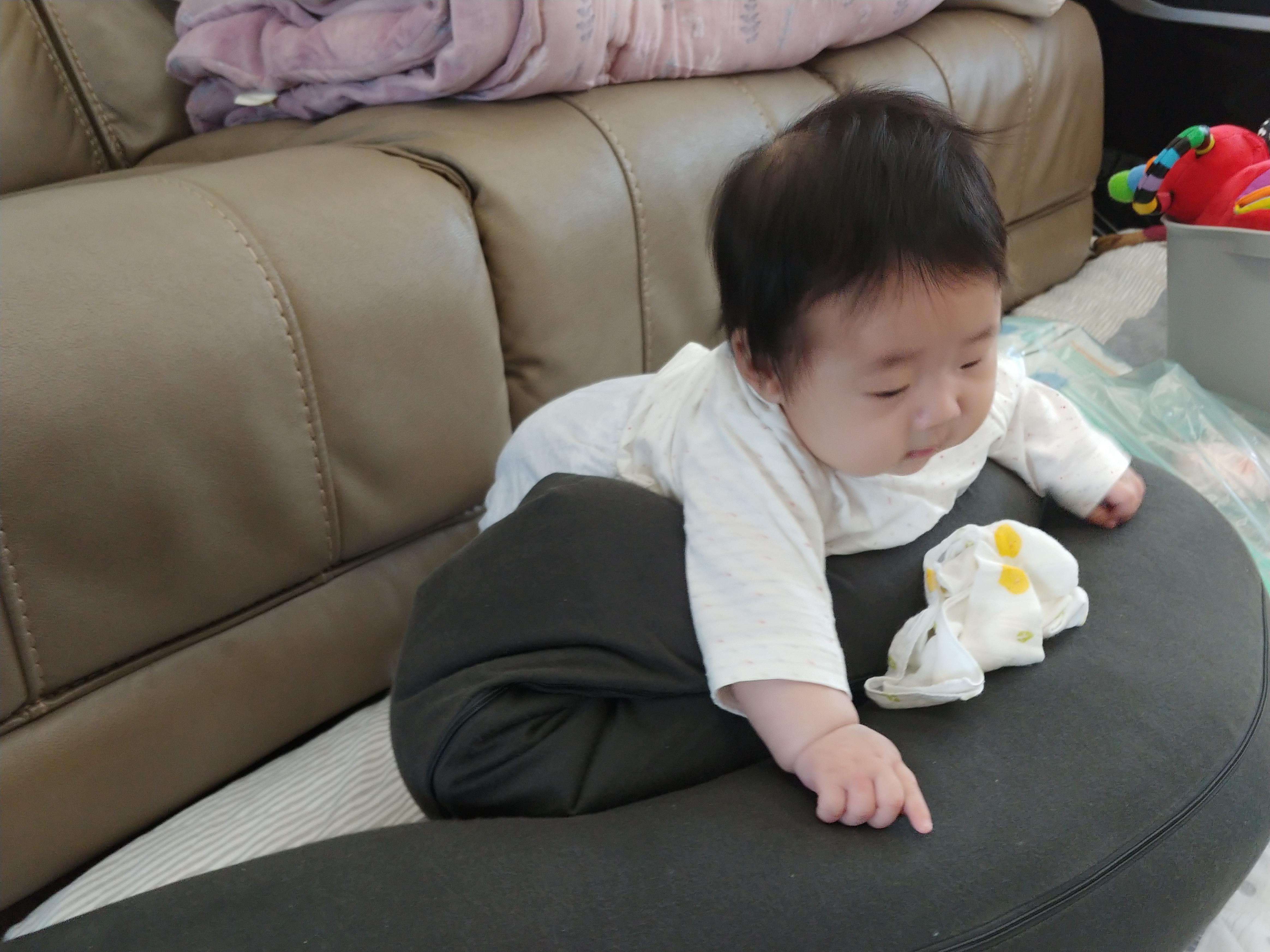 [매일아이 전문가상담] 아기가 서고 싶어해요